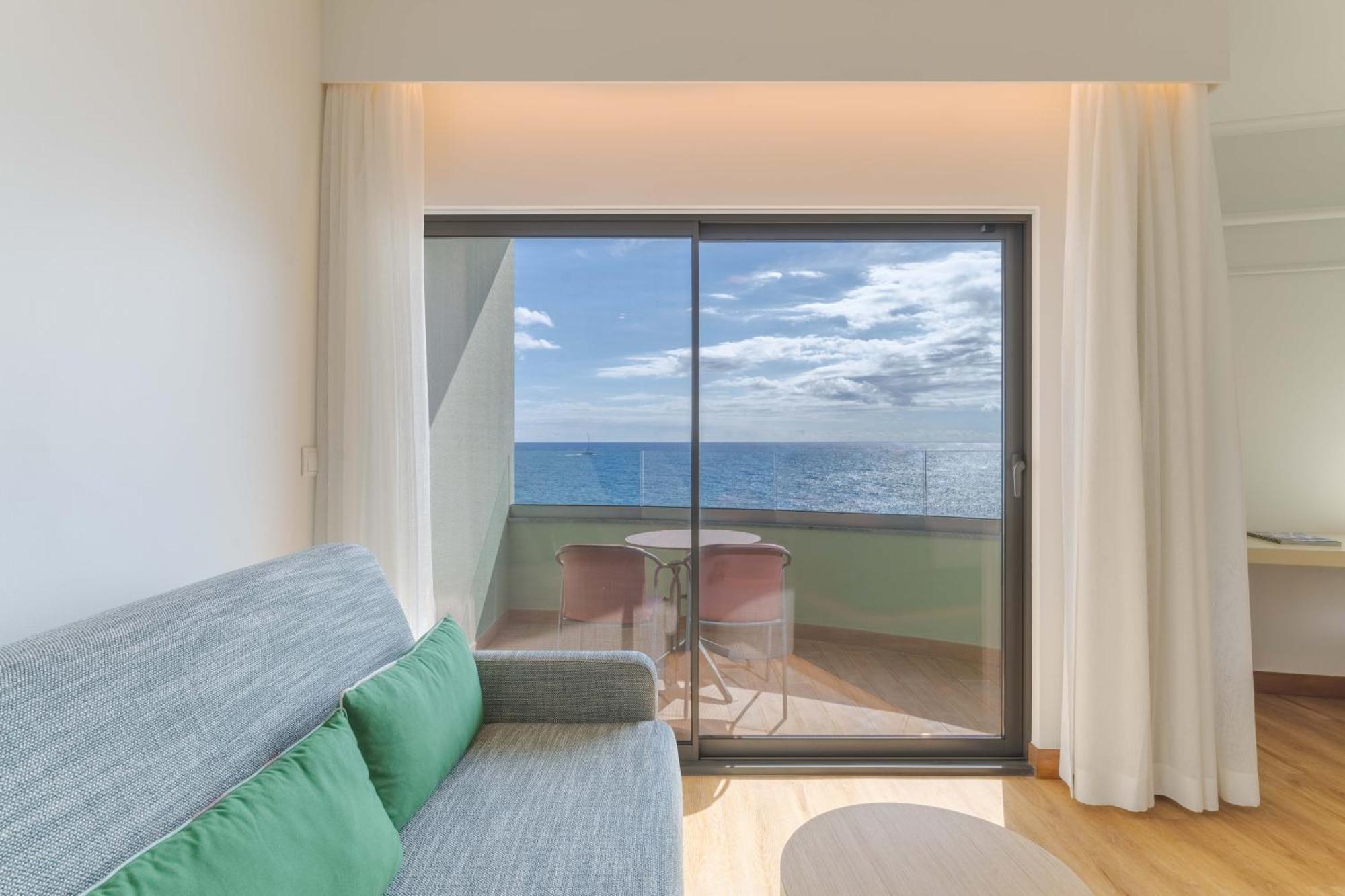 Double or Twin Room Sea View