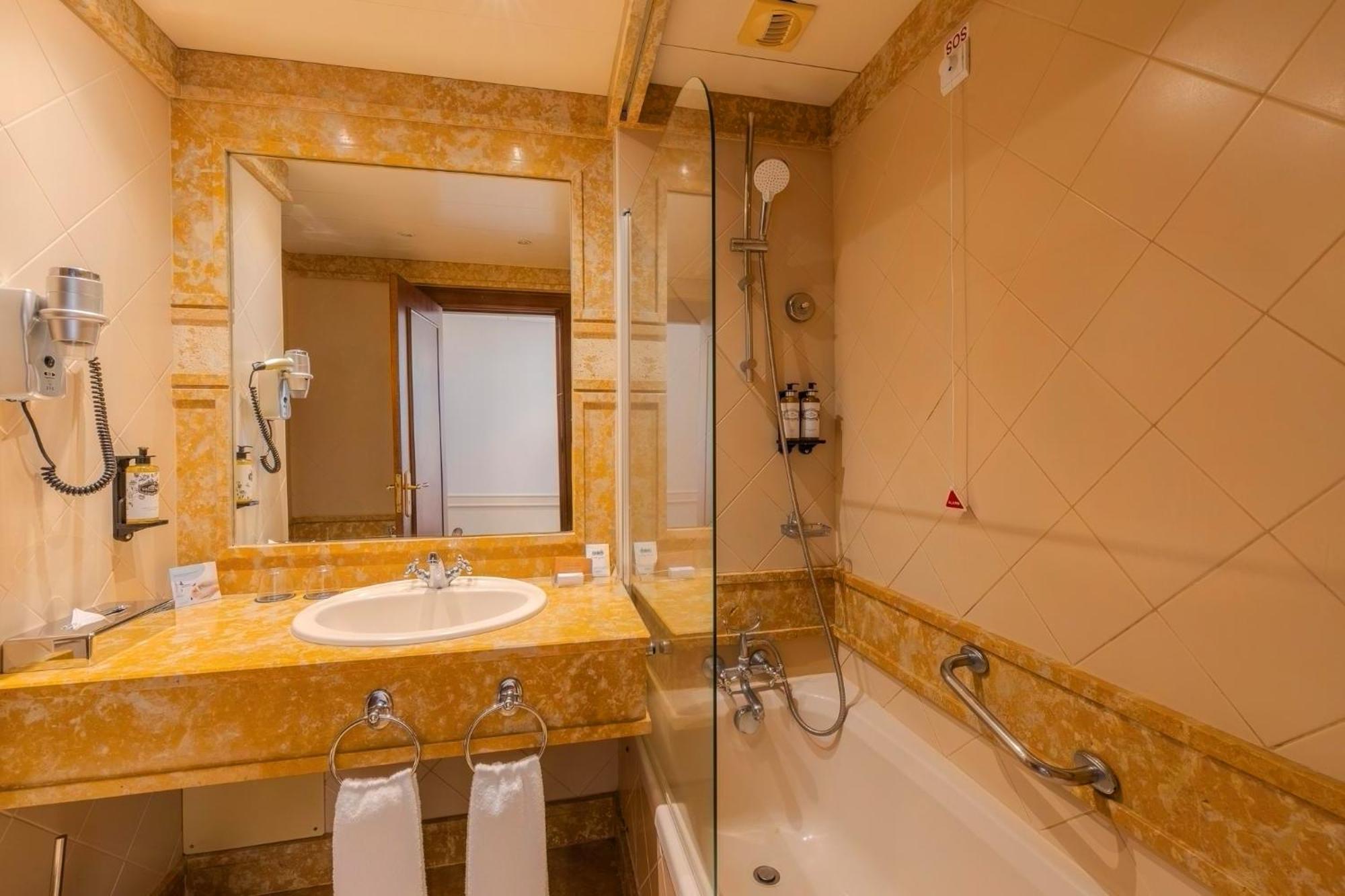 Superior Deluxe Twin Room