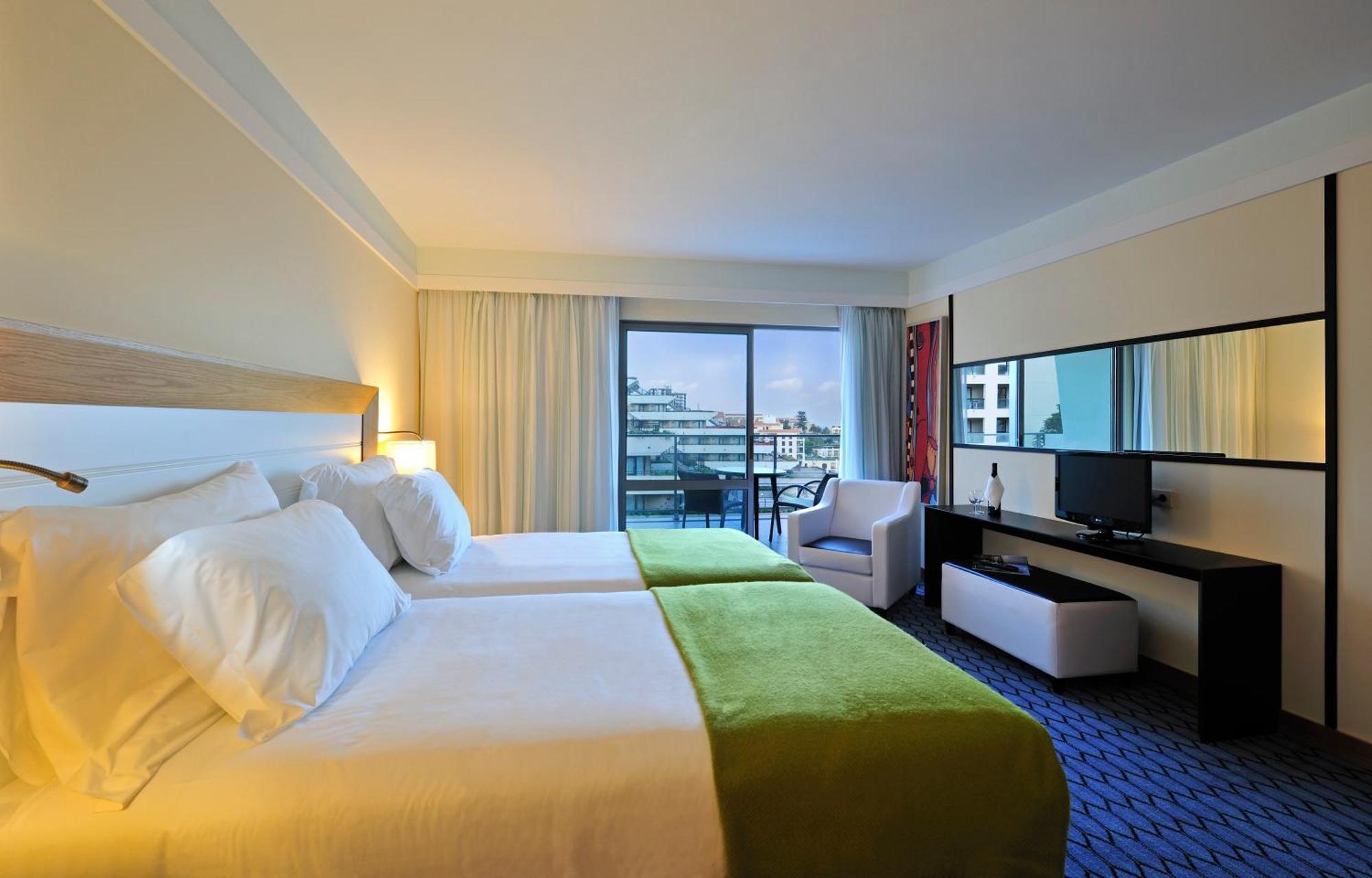 Classic Twin Room Side Sea View